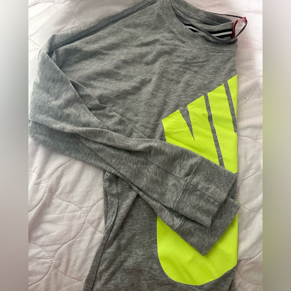 Nike Women’s Long tshirt - Medium
